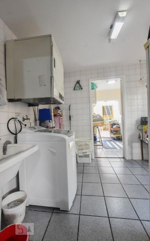 Casa à venda com 190m², 4 quartos e 2 vagasLavanderia
