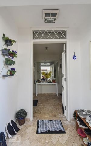 Casa à venda com 190m², 4 quartos e 2 vagasHall