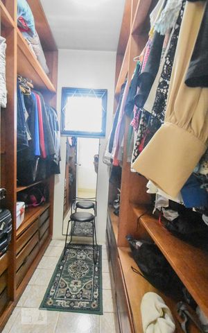 Casa à venda com 190m², 4 quartos e 2 vagasCloset Suíte 01