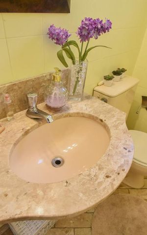 Casa à venda com 190m², 4 quartos e 2 vagasLavabo