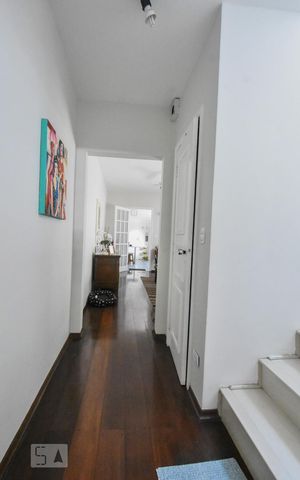 Casa à venda com 190m², 4 quartos e 2 vagasEscada