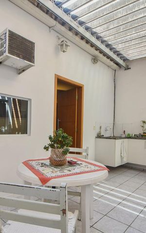 Casa à venda com 190m², 4 quartos e 2 vagasÁrea de Externa com churrasqueira