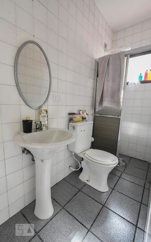 Casa à venda com 190m², 4 quartos e 2 vagasBanheiro de Serviços