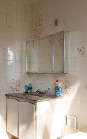 Casa à venda com 552m², 4 quartos e 7 vagas Casa à venda com 552m², 4 quartos e 7 vagasBanheiro da Suíte 2