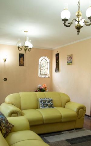 Casa à venda com 552m², 4 quartos e 7 vagas Casa à venda com 552m², 4 quartos e 7 vagasSala
