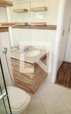 Casa de condomínio para alugar com 238m², 3 quartos e 4 vagasBanheiro 3