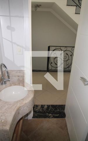Casa de condomínio para alugar com 238m², 3 quartos e 4 vagasLavabo