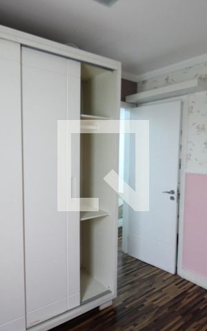 Casa de condomínio para alugar com 238m², 3 quartos e 4 vagasQuarto 2