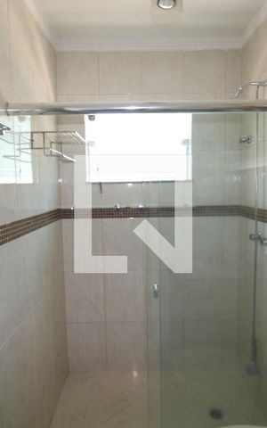 Casa de condomínio para alugar com 238m², 3 quartos e 4 vagasBanheiro 3