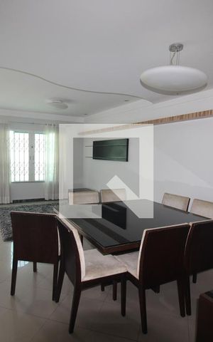 Casa de condomínio para alugar com 238m², 3 quartos e 4 vagasSala