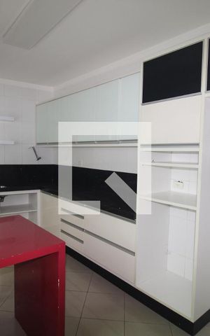 Casa de condomínio para alugar com 238m², 3 quartos e 4 vagasCozinha