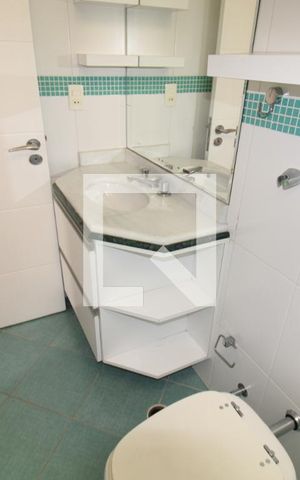 Casa de condomínio para alugar com 238m², 3 quartos e 4 vagasBanheiro 2