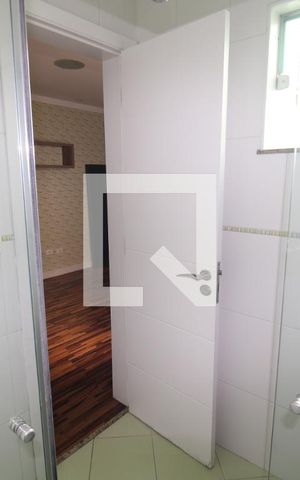 Casa de condomínio para alugar com 238m², 3 quartos e 4 vagasBanheiro 1