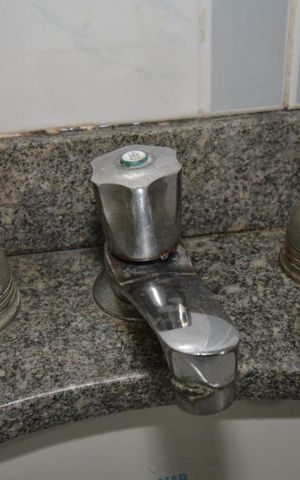 Casa à venda com 240m², 4 quartos e 2 vagasBanheiro da Suíte 1 do Segundo Piso - Torneira