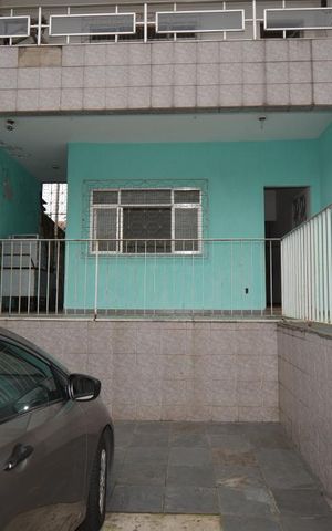 Casa à venda com 240m², 4 quartos e 2 vagasFachada