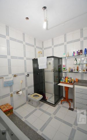 Casa à venda com 240m², 4 quartos e 2 vagasBanheiro da Suíte 1 do Segundo Piso