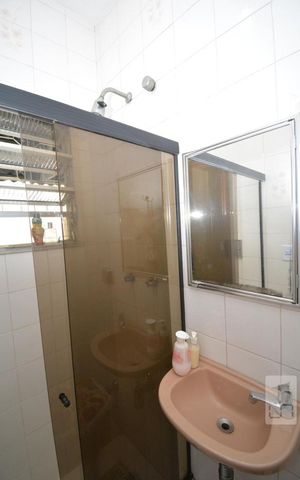 Casa à venda com 240m², 4 quartos e 2 vagasBanheiro da Suíte 2 do Segundo Piso