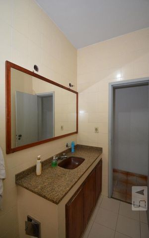 Casa à venda com 240m², 4 quartos e 2 vagasBanheiro Social do Primeiro Piso