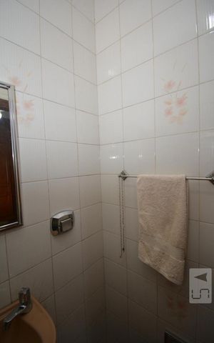 Casa à venda com 240m², 4 quartos e 2 vagasBanheiro da Suíte 2 do Segundo Piso