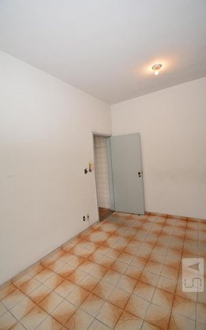 Casa à venda com 240m², 4 quartos e 2 vagasCopa