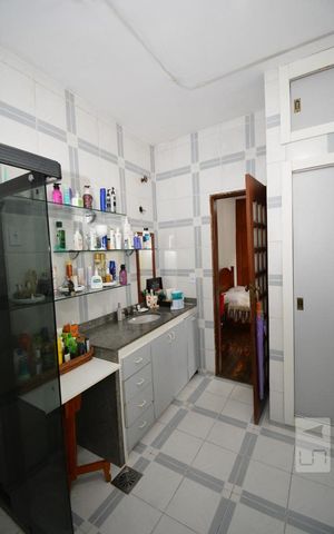 Casa à venda com 240m², 4 quartos e 2 vagasBanheiro da Suíte 1 do Segundo Piso