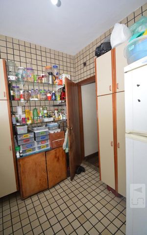 Casa à venda com 240m², 4 quartos e 2 vagasCozinha do Segundo Piso