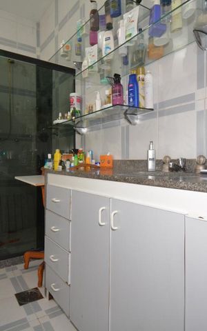 Casa à venda com 240m², 4 quartos e 2 vagasBanheiro da Suíte 1 do Segundo Piso