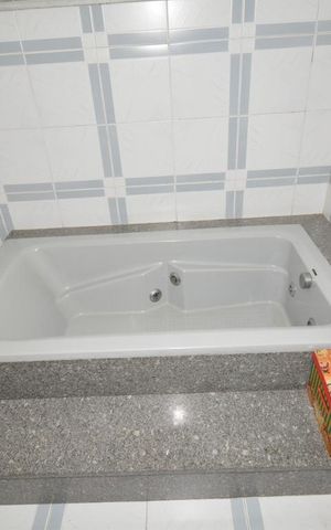 Casa à venda com 240m², 4 quartos e 2 vagasBanheiro da Suíte 1 do Segundo Piso - Banheira da Hidro Massagem