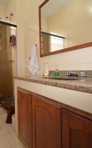 Casa à venda com 240m², 4 quartos e 2 vagasBanheiro Social do Primeiro Piso