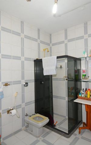 Casa à venda com 240m², 4 quartos e 2 vagasBanheiro da Suíte 1 do Segundo Piso