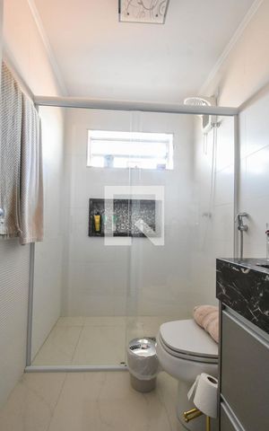 Casa à venda com 160m², 3 quartos e 1 vagaBanheiro 02