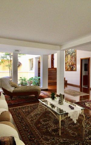 Casa à venda com 900m², 5 quartos e 3 vagas Casa à venda com 900m², 5 quartos e 3 vagasSala de Estar 1