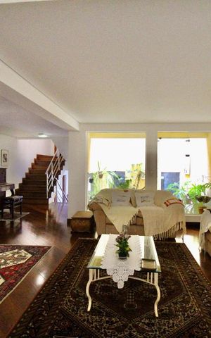 Casa à venda com 900m², 5 quartos e 3 vagas Casa à venda com 900m², 5 quartos e 3 vagasSala de Estar 1