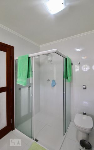 Casa à venda com 900m², 5 quartos e 3 vagas Casa à venda com 900m², 5 quartos e 3 vagasBanheiro da Suíte 5