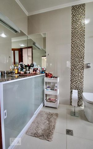 Casa à venda com 900m², 5 quartos e 3 vagas Casa à venda com 900m², 5 quartos e 3 vagasBanheiro da Suíte 4