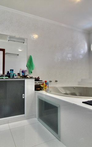 Casa à venda com 900m², 5 quartos e 3 vagas Casa à venda com 900m², 5 quartos e 3 vagasBanheiro da Suíte 5