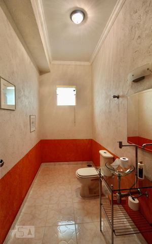Casa à venda com 900m², 5 quartos e 3 vagas Casa à venda com 900m², 5 quartos e 3 vagasBanheiro da Piscina 1