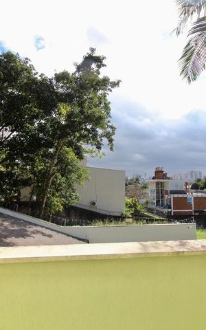 Casa à venda com 900m², 5 quartos e 3 vagas Casa à venda com 900m², 5 quartos e 3 vagasSuíte 1 - Vista