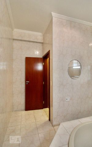 Casa à venda com 900m², 5 quartos e 3 vagas Casa à venda com 900m², 5 quartos e 3 vagasBanheiro - Salão de Festa