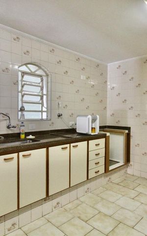 Casa à venda com 900m², 5 quartos e 3 vagas Casa à venda com 900m², 5 quartos e 3 vagasSalão de Festa - Cozinha