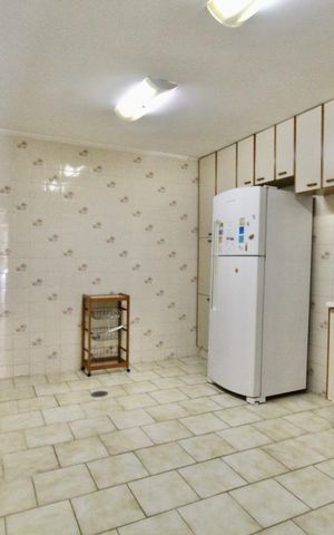 Casa à venda com 900m², 5 quartos e 3 vagas Casa à venda com 900m², 5 quartos e 3 vagasSalão de Festa - Cozinha