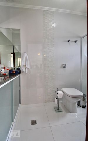 Casa à venda com 900m², 5 quartos e 3 vagas Casa à venda com 900m², 5 quartos e 3 vagasBanheiro da Suíte 3