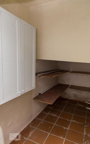 Casa à venda com 341m², 3 quartos e 4 vagas Casa à venda com 341m², 3 quartos e 4 vagasÁrea de Serviço