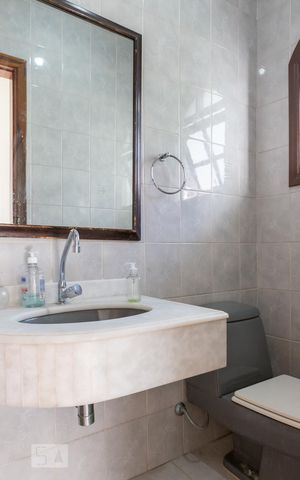 Casa à venda com 275m², 6 quartos e 4 vagas Casa à venda com 275m², 6 quartos e 4 vagasLavabo