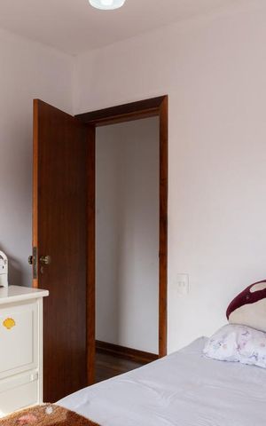 Casa à venda com 275m², 6 quartos e 4 vagas Casa à venda com 275m², 6 quartos e 4 vagasQuarto 4