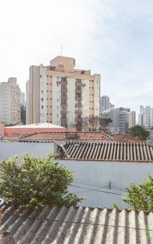 Casa à venda com 275m², 6 quartos e 4 vagas Casa à venda com 275m², 6 quartos e 4 vagasVista do Quarto 3
