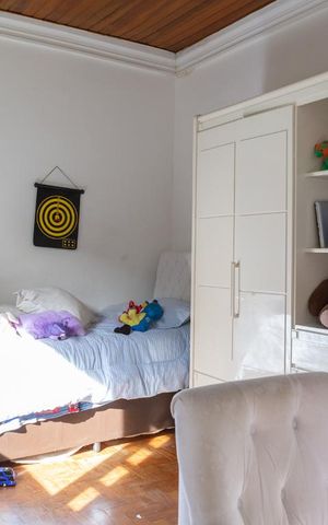 Casa à venda com 275m², 6 quartos e 4 vagas Casa à venda com 275m², 6 quartos e 4 vagasCasa 2 - Quarto 2