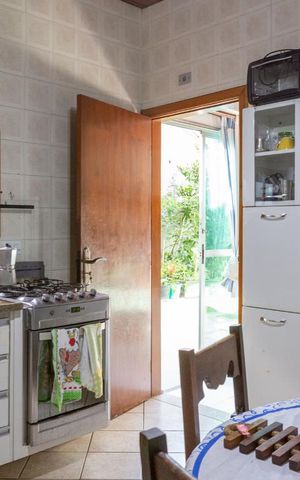 Casa à venda com 275m², 6 quartos e 4 vagas Casa à venda com 275m², 6 quartos e 4 vagasCasa 2 - Cozinha