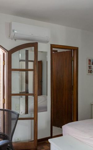 Casa à venda com 275m², 6 quartos e 4 vagas Casa à venda com 275m², 6 quartos e 4 vagasSuíte 2