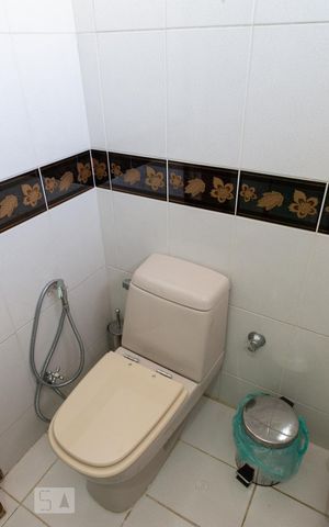 Casa à venda com 275m², 6 quartos e 4 vagas Casa à venda com 275m², 6 quartos e 4 vagasBanheiro da Suíte 2